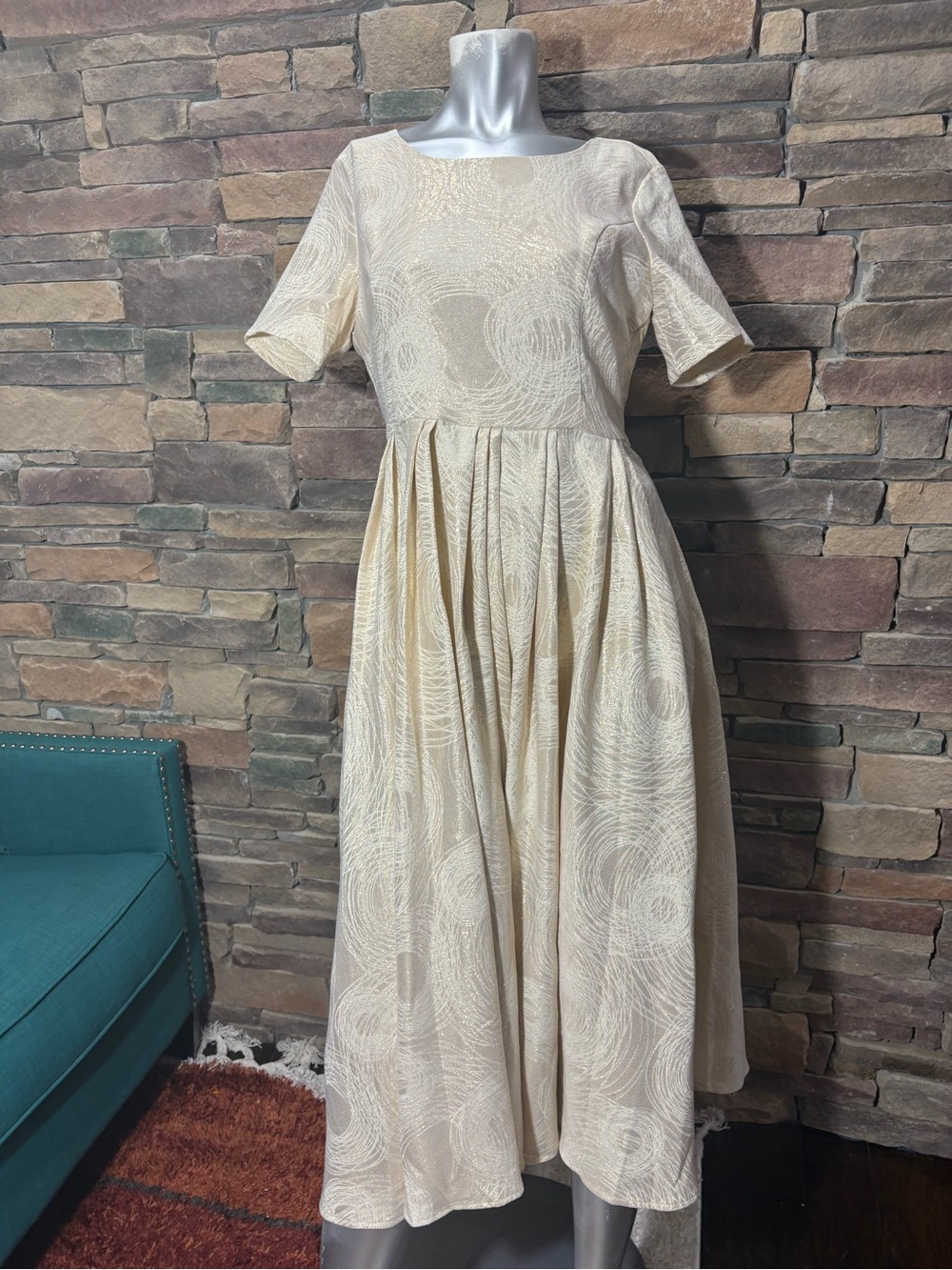 Jessika’s Collection cream and gold metallic textured dress size medium